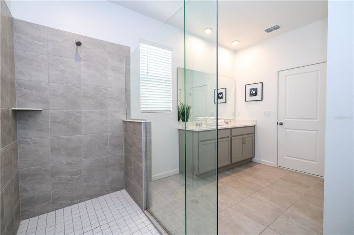 Image No.13-6 Bed Property for sale