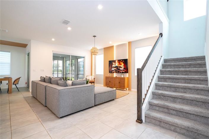 Image No.20-6 Bed Property for sale