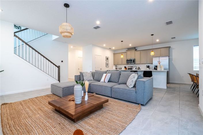 Image No.28-6 Bed Property for sale