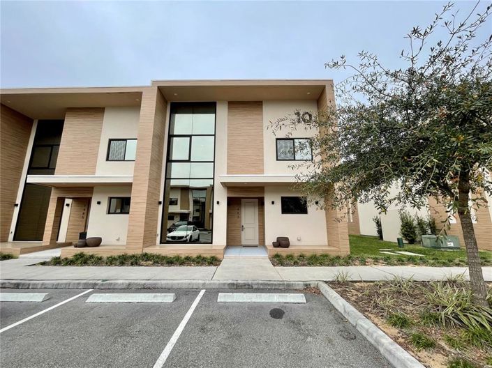 Image No.1-4 Bed Townhouse for sale