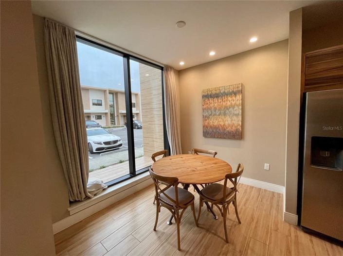 Image No.18-4 Bed Townhouse for sale