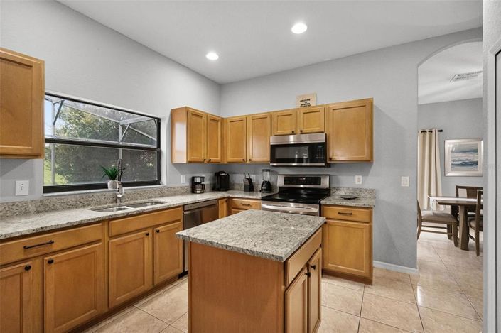 Image No.12-5 Bed Property for sale