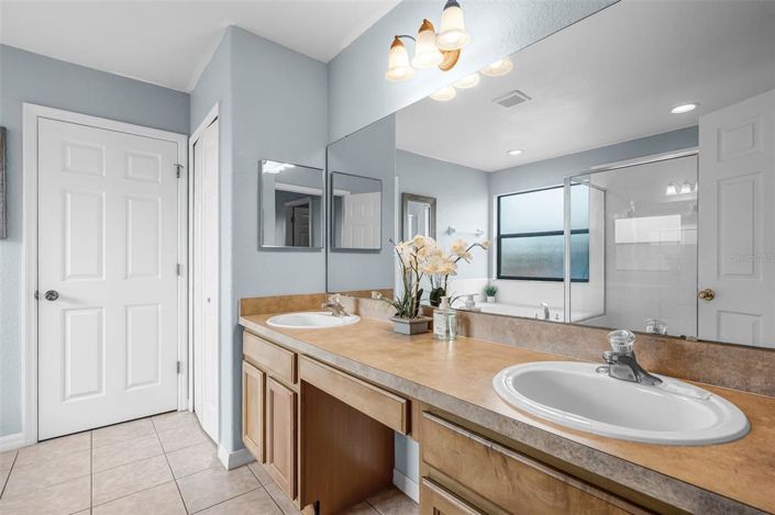 Image No.27-5 Bed Property for sale