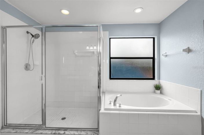 Image No.28-5 Bed Property for sale