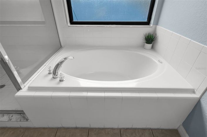 Image No.29-5 Bed Property for sale