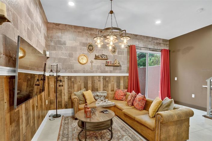 Image No.10-4 Bed Townhouse for sale