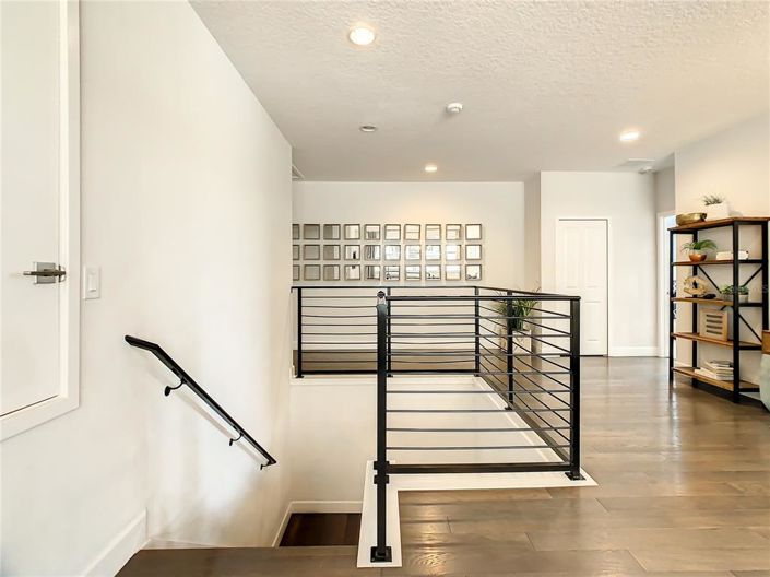 Image No.24-9 Bed Property for sale