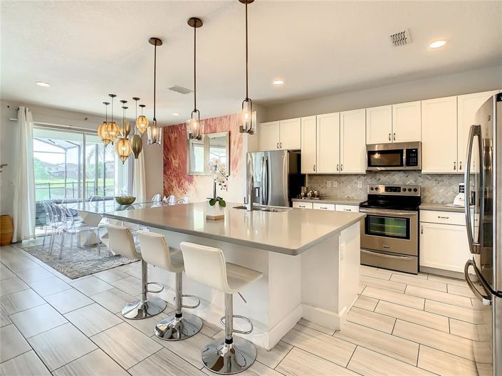 Image No.4-9 Bed Property for sale