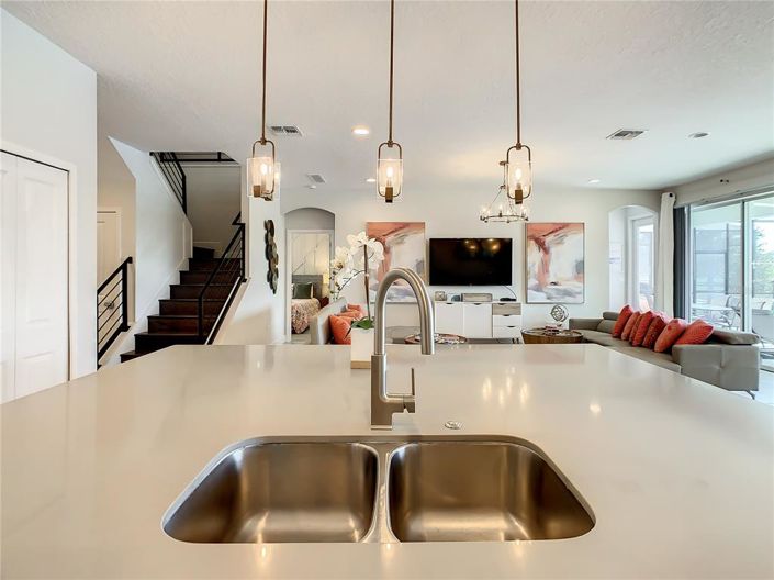 Image No.9-9 Bed Property for sale