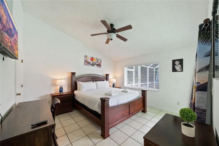 Image No.10-3 Bed Property for sale