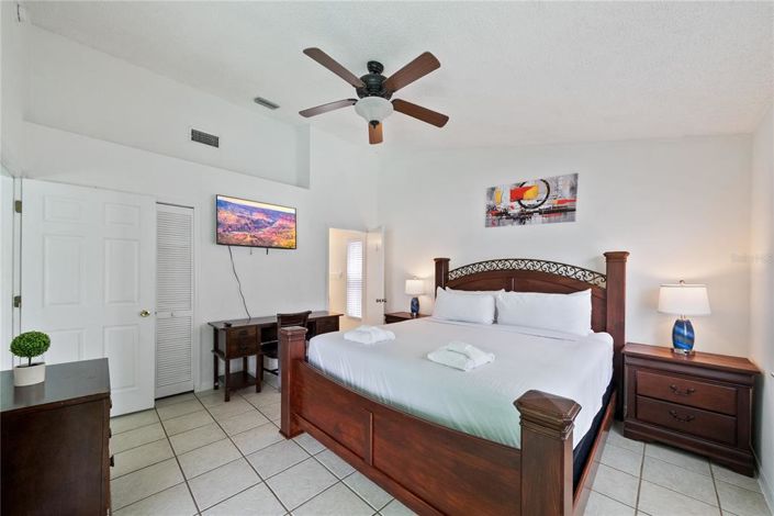 Image No.12-3 Bed Property for sale