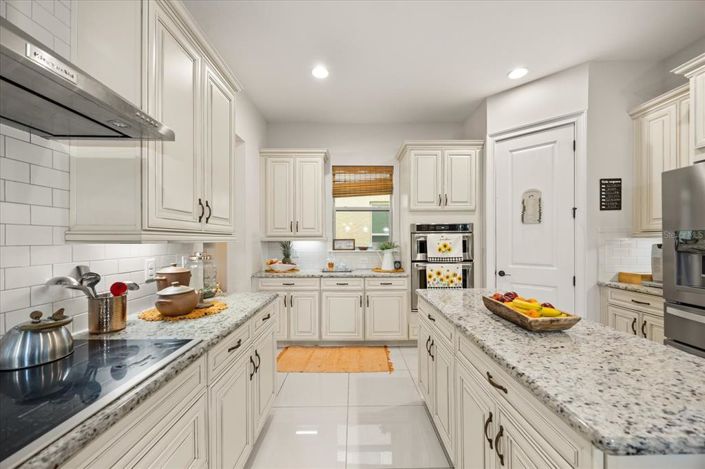 Image No.11-6 Bed Property for sale