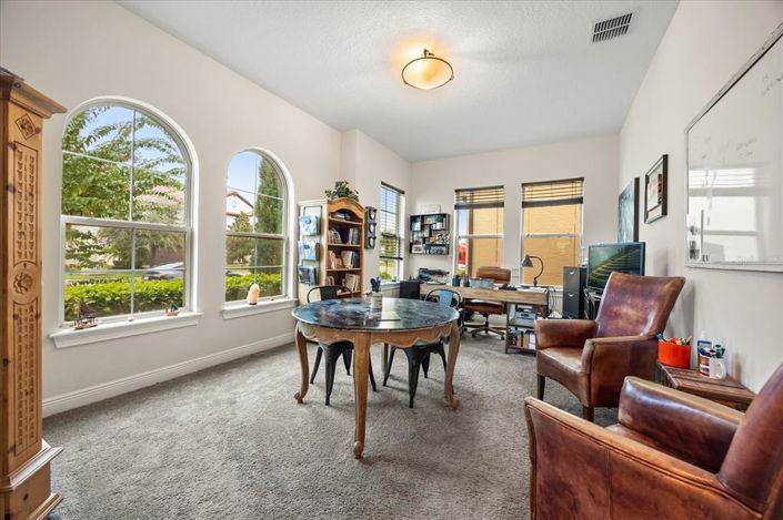 Image No.16-6 Bed Property for sale