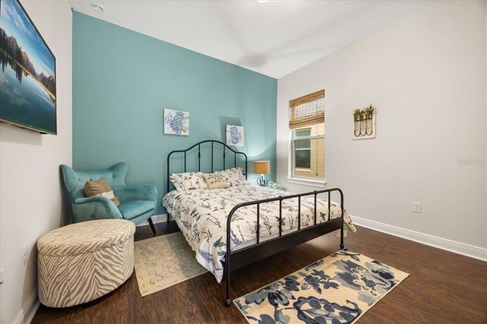 Image No.17-6 Bed Property for sale