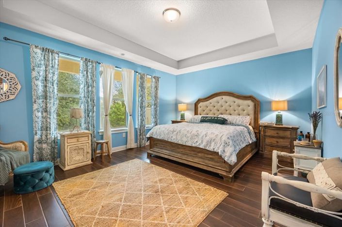 Image No.20-6 Bed Property for sale