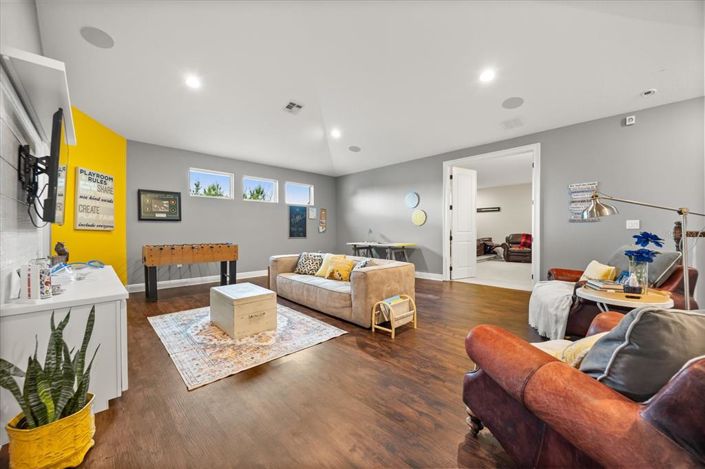 Image No.25-6 Bed Property for sale