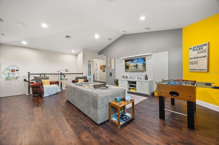 Image No.26-6 Bed Property for sale