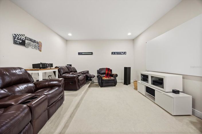 Image No.27-6 Bed Property for sale