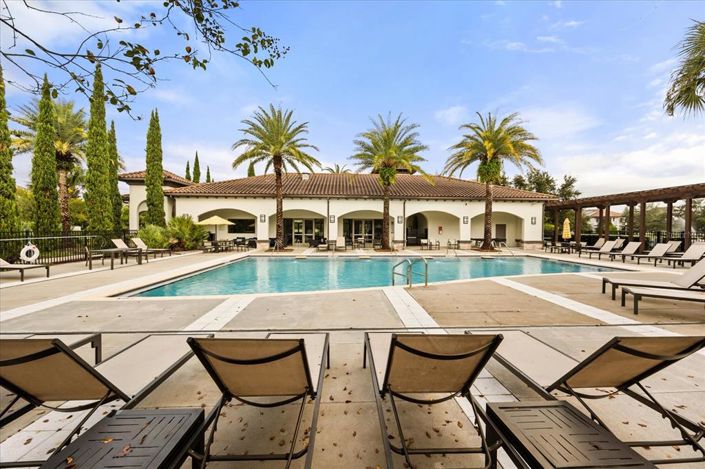 Image No.39-6 Bed Property for sale