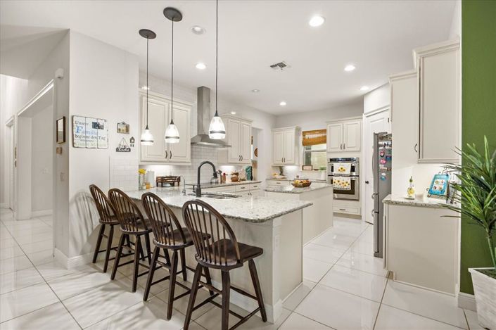 Image No.9-6 Bed Property for sale