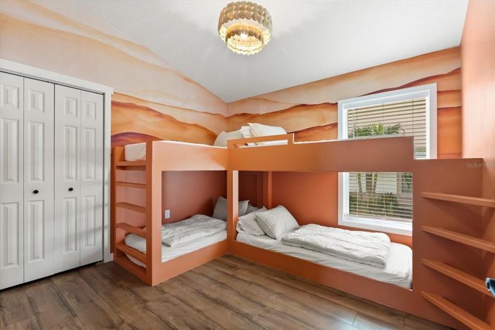 Image No.16-4 Bed Property for sale