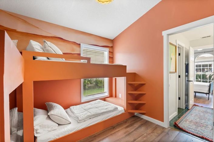 Image No.17-4 Bed Property for sale