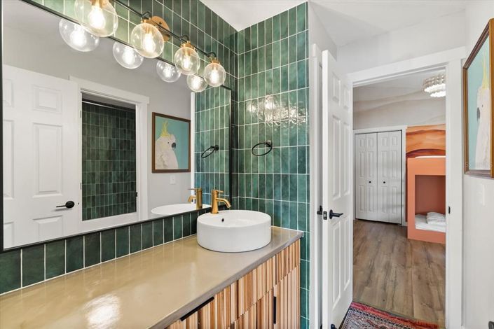 Image No.19-4 Bed Property for sale