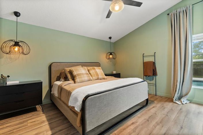 Image No.20-4 Bed Property for sale