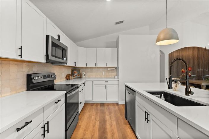 Image No.7-4 Bed Property for sale