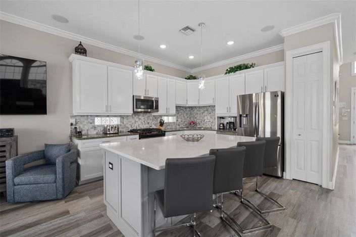 Image No.10-5 Bed Property for sale