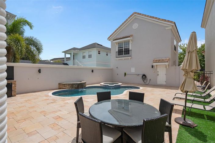 Image No.56-5 Bed Property for sale