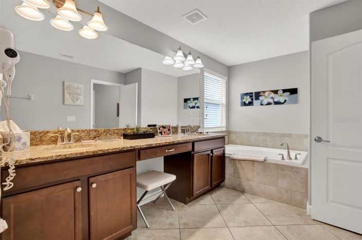 Image No.10-5 Bed Property for sale