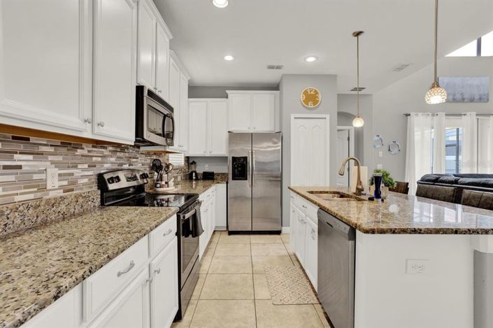 Image No.5-5 Bed Property for sale