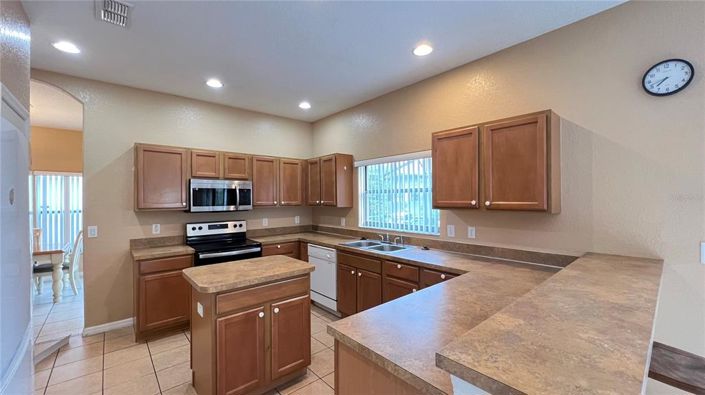 Image No.16-6 Bed Property for sale