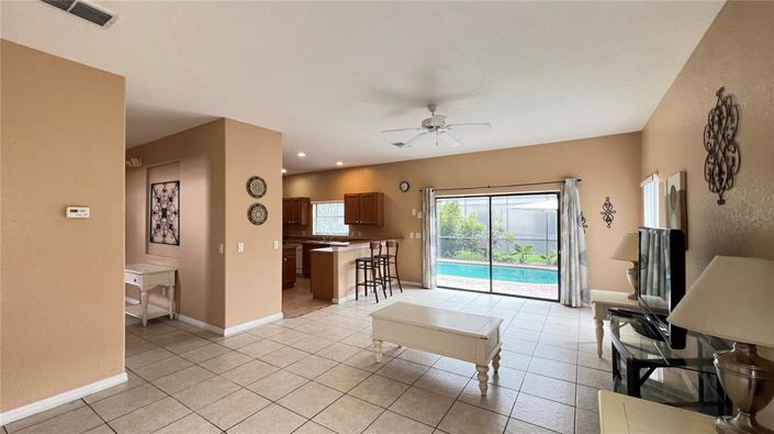 Image No.19-6 Bed Property for sale