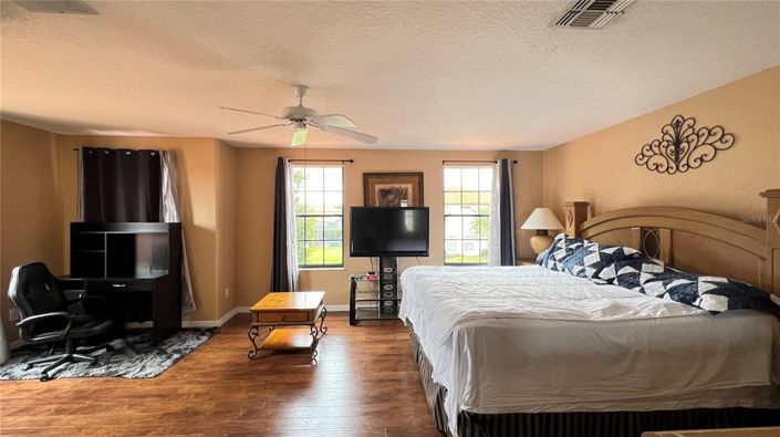 Image No.27-6 Bed Property for sale