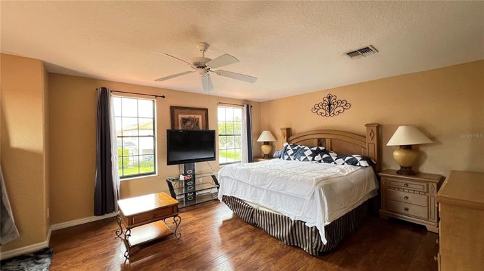 Image No.28-6 Bed Property for sale