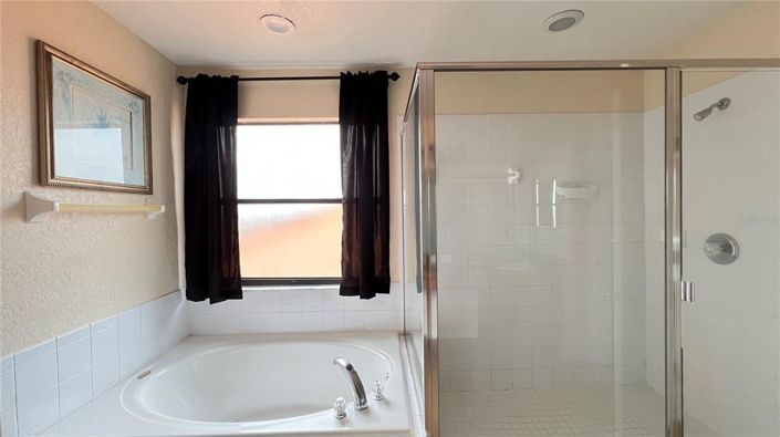 Image No.33-6 Bed Property for sale