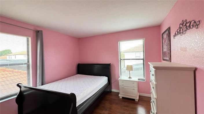 Image No.40-6 Bed Property for sale