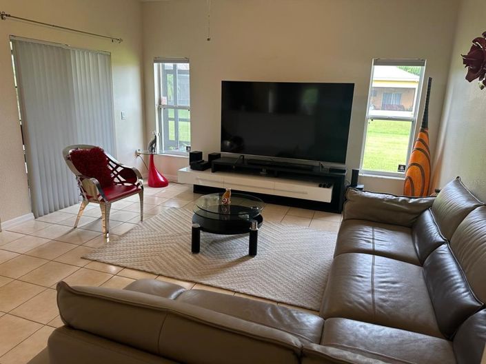 Image No.12-3 Bed Property for sale