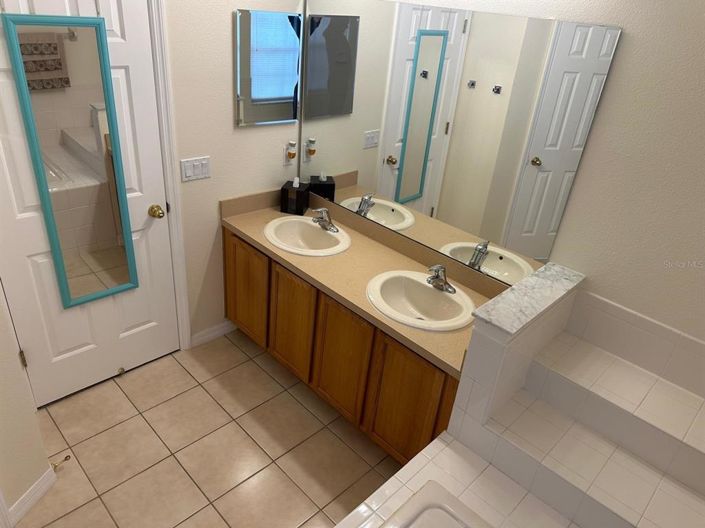 Image No.28-3 Bed Property for sale