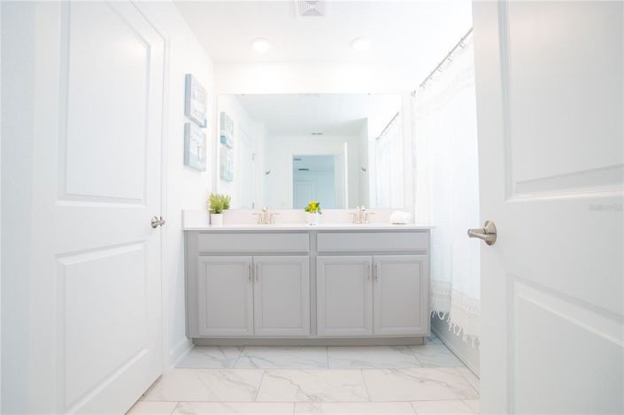 Image No.27-4 Bed Townhouse for sale