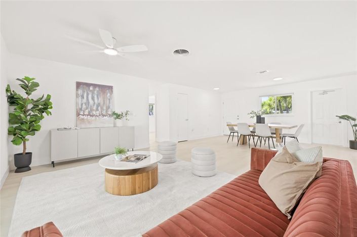 Image No.12-3 Bed Property for sale