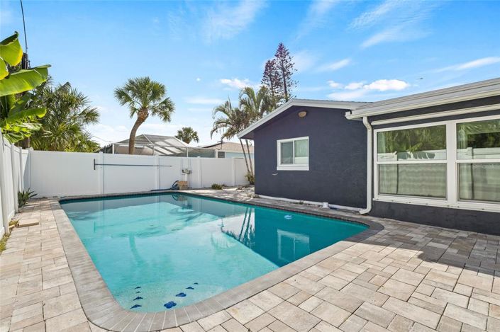 Image No.34-3 Bed Property for sale