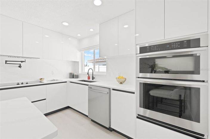 Image No.8-3 Bed Property for sale