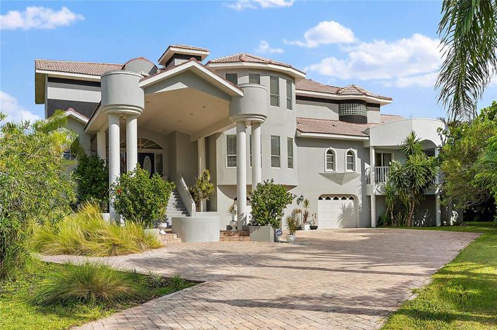 Image No.1-5 Bed Property for sale