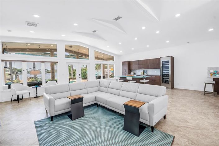 Image No.12-3 Bed Property for sale