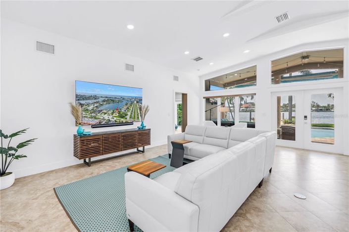 Image No.13-3 Bed Property for sale