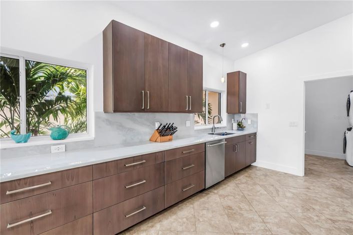 Image No.20-3 Bed Property for sale