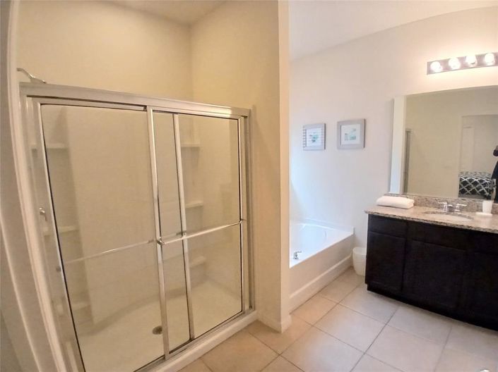 Image No.12-5 Bed Property for sale